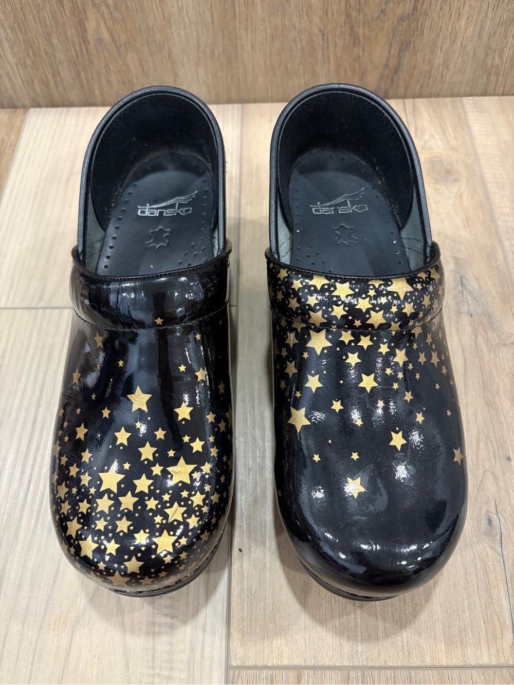 Dansko Women's Twin Pro Falling Stars Black Gold Patent Clogs 39